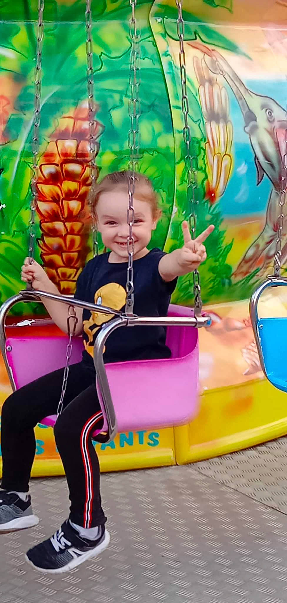 Ilaria a rejoint le concours — aidez-le/la à gagner de superbes lots ! baby, child, city, event, fin, fish, fun, green, happy, joy, leisure, person, photograph, play, playground, recreation, smile, snapshot, toddler, travel