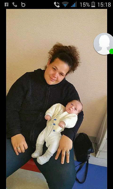 Jawed participe au concours pour gagner de l'argent avec cette photo : arm, carnivoran, child, dog, dog_like_mammal, ear, fun, girl, joint, joy, mammal, person, photo_caption, product, sitting, toddler, vertebrate