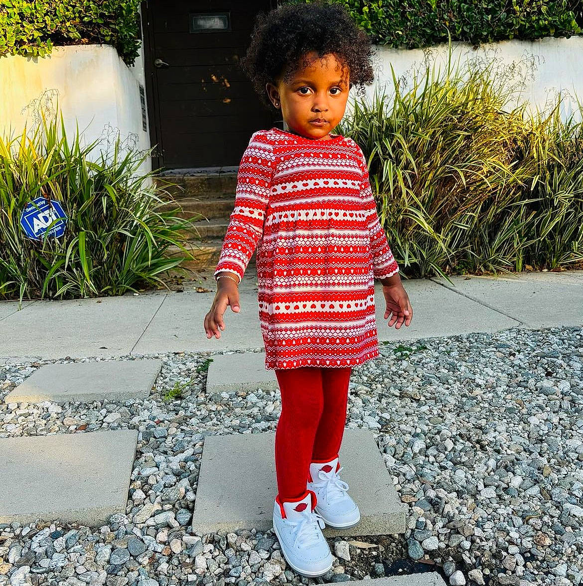 Jalaya joined the competition — help win amazing prizes! asphalt, carmine, child, fashion_accessory, grass, human_leg, knee, magenta, pattern, people_in_nature, person, plaid, plant, road, road_surface, sidewalk, sleeve, toddler, waist, walking