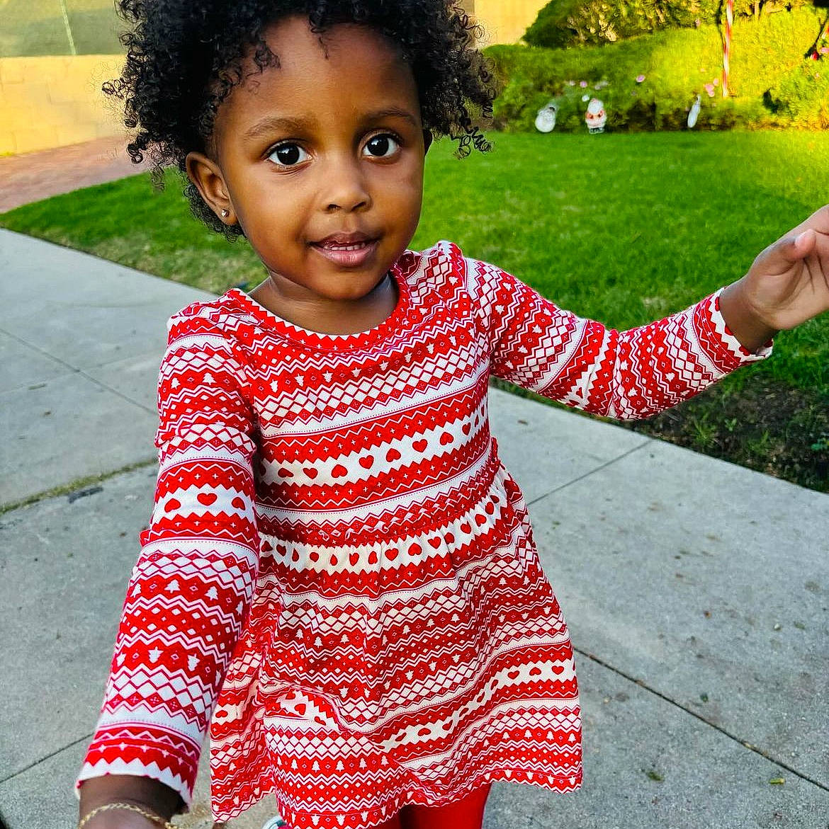 Jalaya joined the competition — help win amazing prizes! afro, baby_toddler_clothing, beauty, child, cool, facial_expression, fun, gesture, grass, hair, hairstyle, happy, nose, organ, person, plant, sleeve, smile, standing, t_shirt