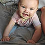 Jade participe au concours pour gagner de l'argent avec cette photo : baby, bed, blanket, child, clothing, crawling, cute, eyes, happy, head, indoors, infant, mouth, person, pillow, pink, short_sleeve, skin, smiling, soft