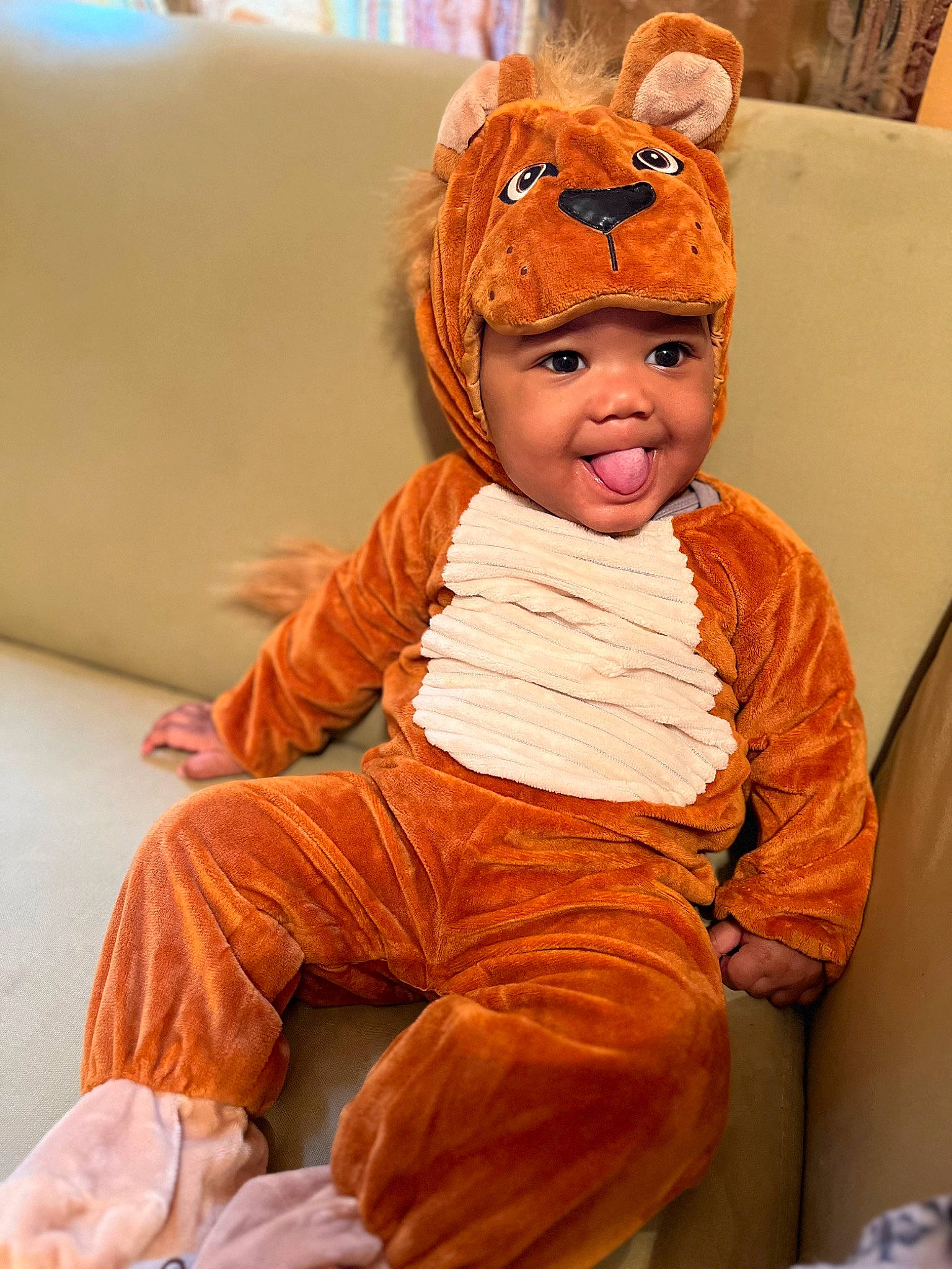 Aulonte is registered to the contest to win money with this photo: baby, baby_toddler_clothing, calabaza, cheek, child, comfort, costume, couch, flooring, fun, fur, happy, headwear, orange, peach, person, pumpkin, room, sitting, sleeve