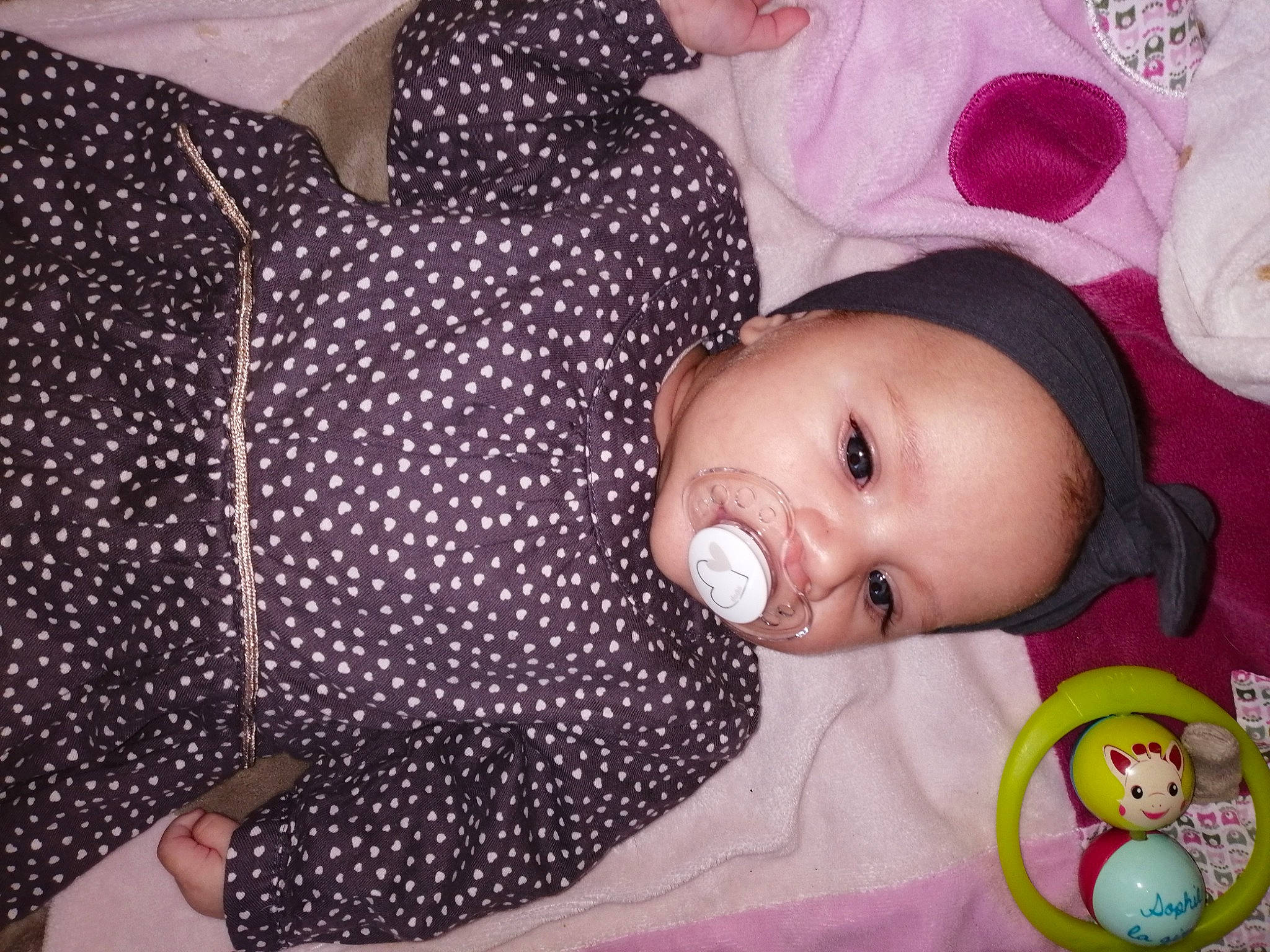 Kathaléya a rejoint le concours — aidez-le/la à gagner de superbes lots ! baby, baby_products, cheek, child, design, eye, linens, pattern, person, pink, polka_dot, product, skin, smile, textile, toddler