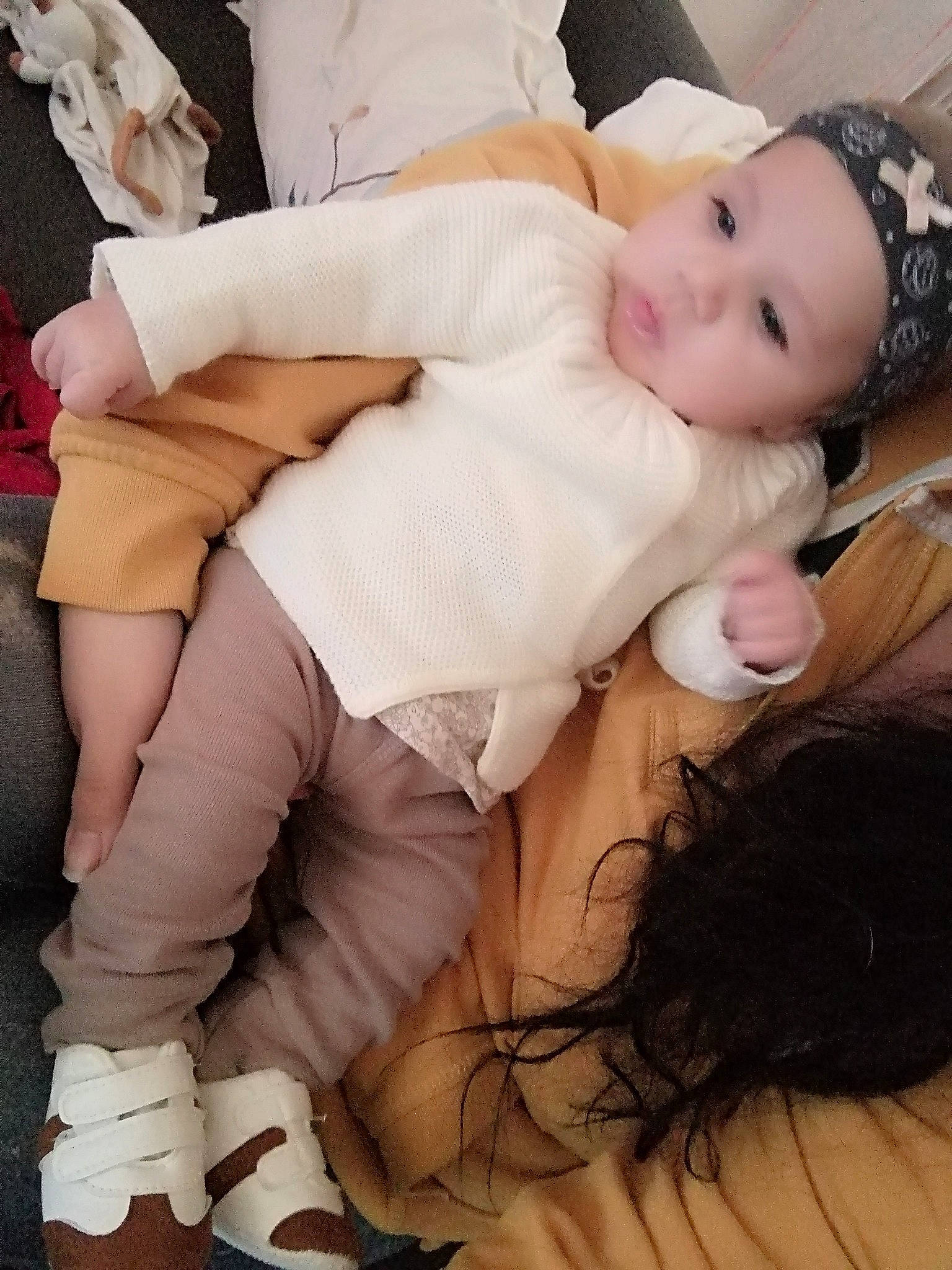 Kathaléya participe au concours pour gagner de l'argent avec cette photo : arm, beauty, black_hair, child, finger, flesh, gravure_idol, headwear, human_body, japanese_idol, joint, leg, long_hair, mouth, person, stocking, thigh