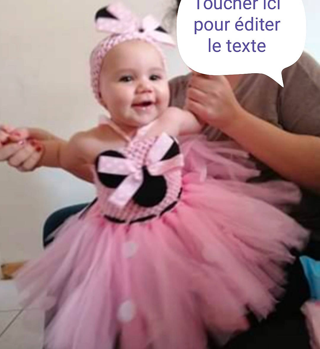 Kathaléya a rejoint le concours — aidez-le/la à gagner de superbes lots ! baby, baby_toddler_clothing, ballet_tutu, child, clothing, costume, dress, hair_accessory, happy, person, photo_caption, pink, product, smile, toddler
