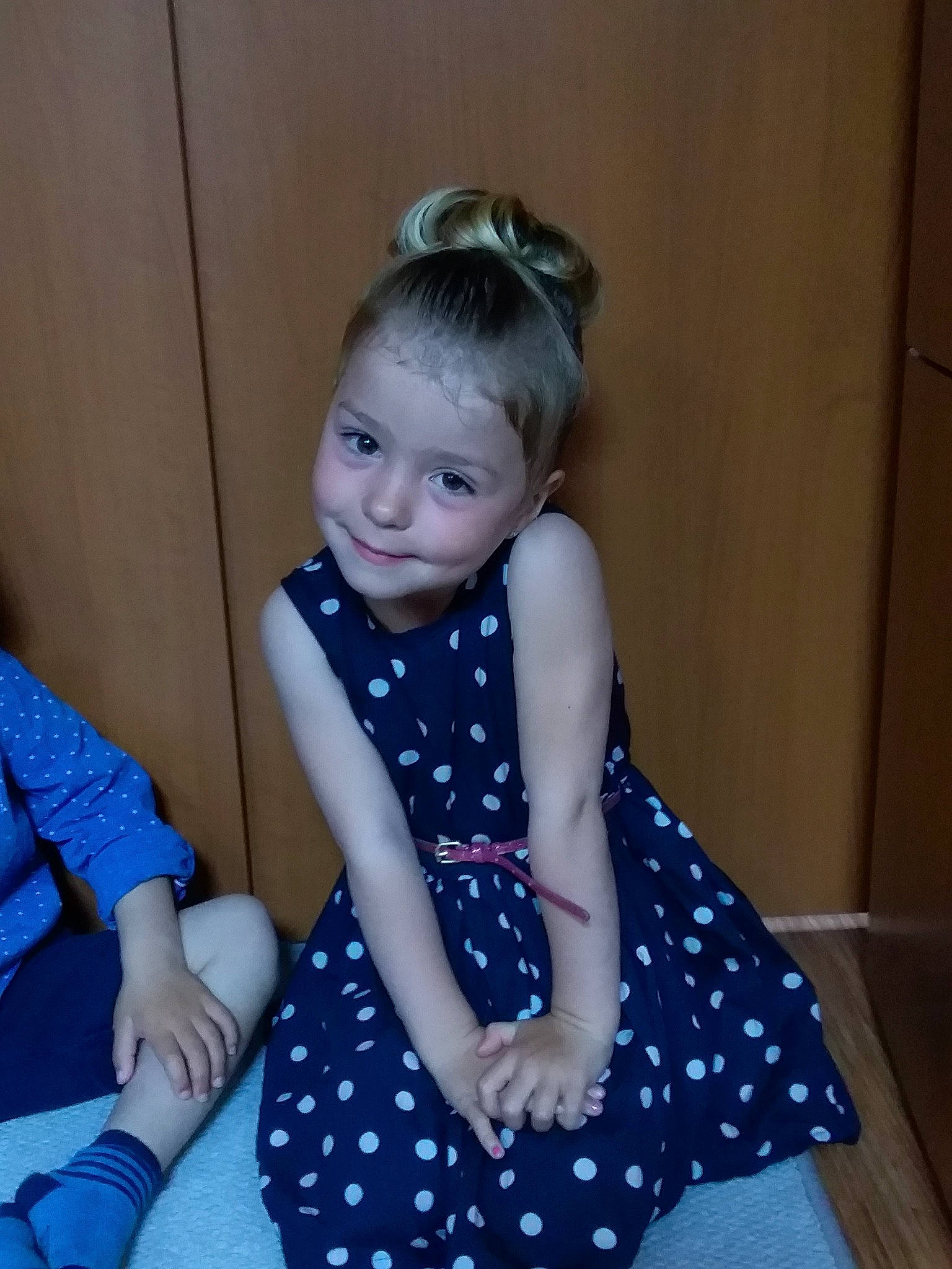 Shelby a rejoint le concours — aidez-le/la à gagner de superbes lots ! baby, baby_toddler_clothing, child, design, dress, joy, pattern, person, polka_dot, sitting, toddler