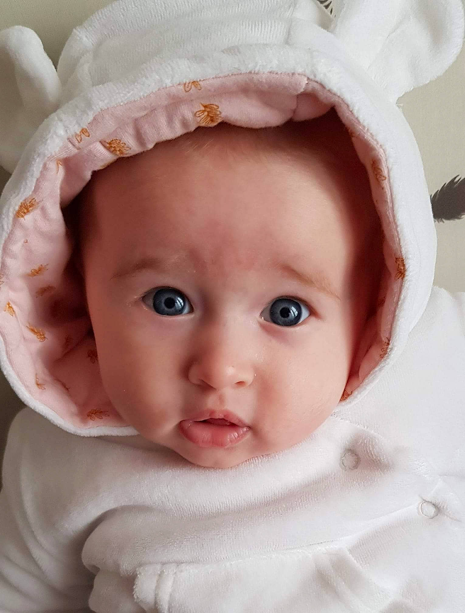 Estelle a rejoint le concours — aidez-le/la à gagner de superbes lots ! baby, baby_making_funny_faces, baby_sleeping, cheek, child, eye, face, head, headgear, linens, lip, mouth, person, pink, skin, smile, textile, toddler