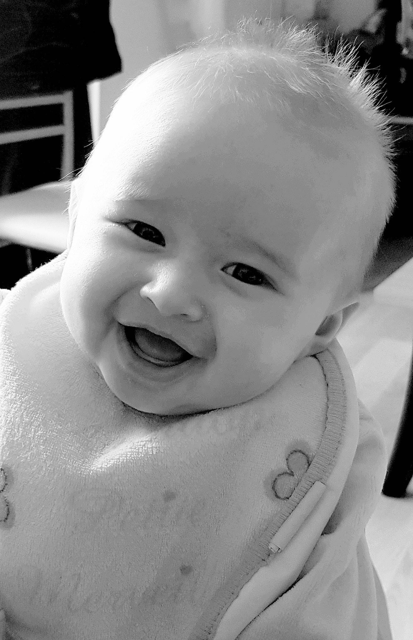 Estelle a rejoint le concours — aidez-le/la à gagner de superbes lots ! baby, black_and_white, cheek, child, chin, eye, face, facial_expression, forehead, head, lip, monochrome, mouth, nose, person, photography, skin, smile, toddler, white