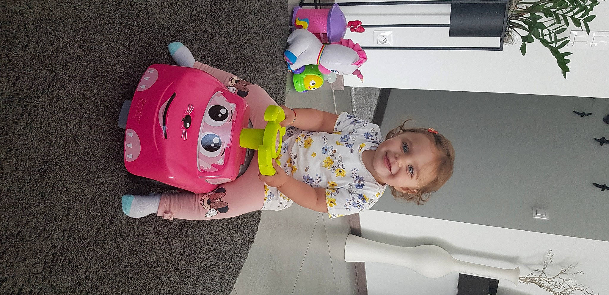 Valentina a rejoint le concours — aidez-le/la à gagner de superbes lots ! baby, baby_products, baby_toddler_clothing, baby_toys, child, fun, happy, joy, magenta, pattern, person, pink, room, sandal, smile, stuffed_toy, toddler, toy, white