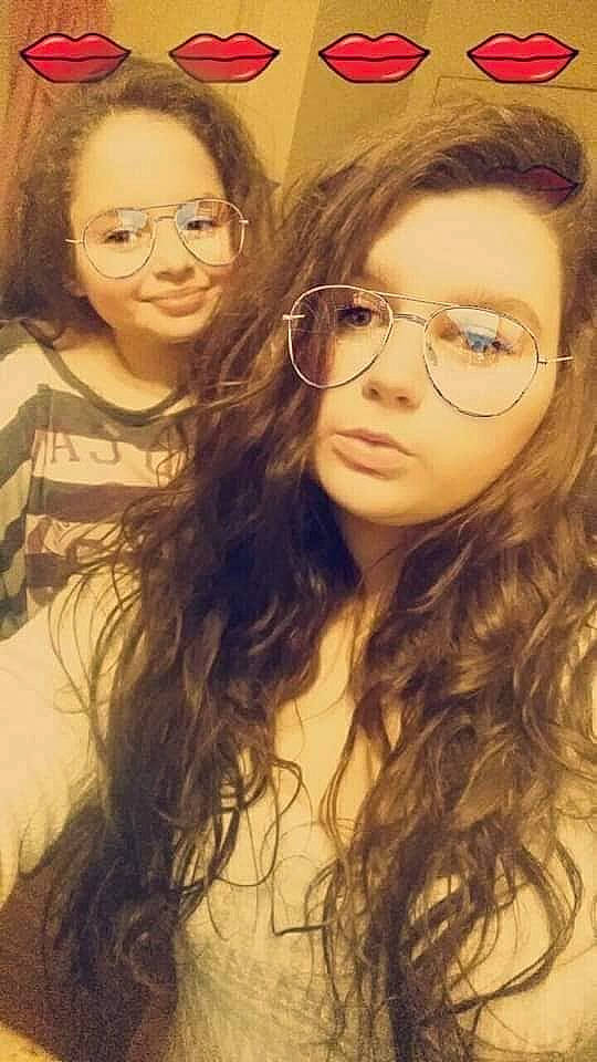 Malin Elizabeth is registered to the contest to win money with this photo: cheek, chin, eye, eyebrow, eyelash, eyewear, face, facial_expression, forehead, glasses, hair, hairstyle, head, joy, lip, mouth, nose, person, shoulder, skin