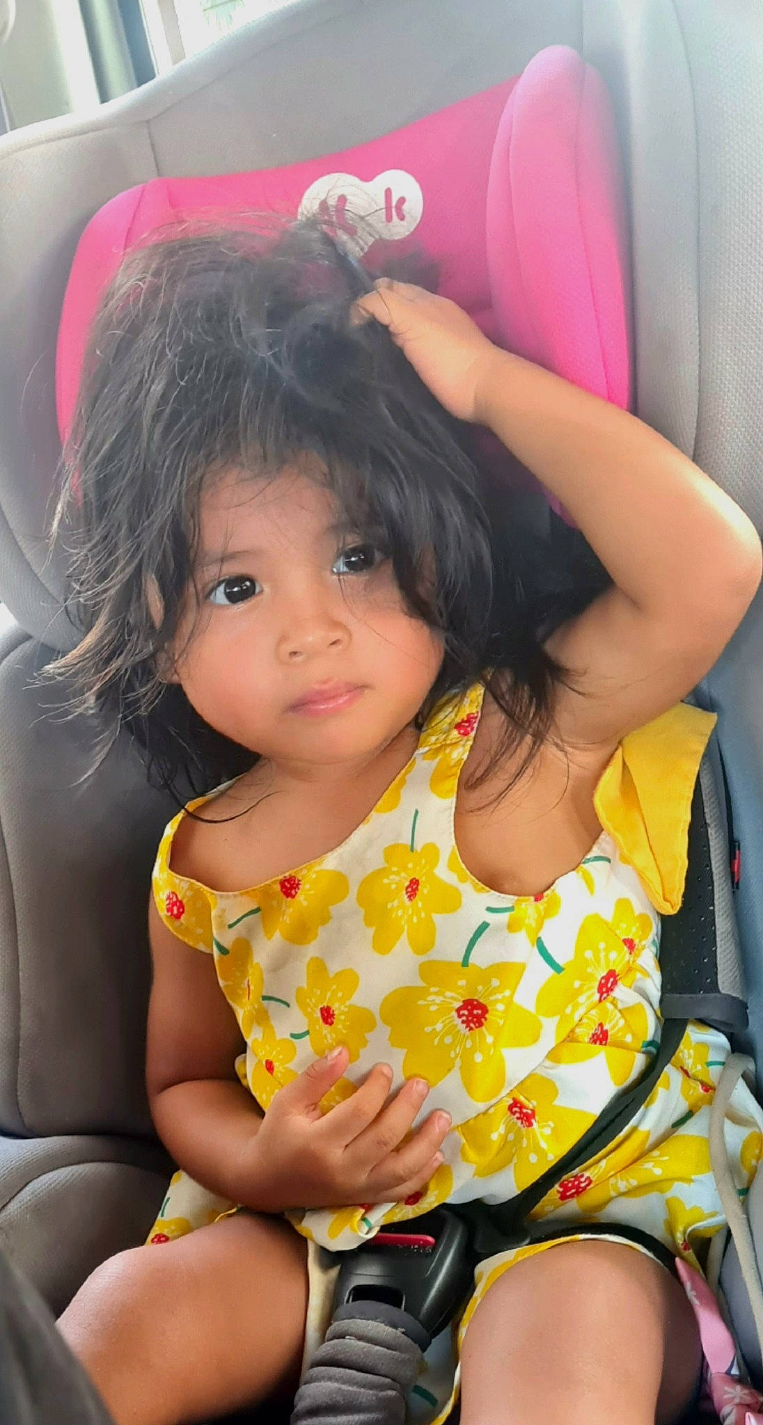 Linette a rejoint le concours — aidez-le/la à gagner de superbes lots ! black_hair, cheek, chin, eyelash, finger, gesture, hair, happy, iris, lip, mouth, neck, nose, organ, person, pink, shoulder, skin, thigh, toddler