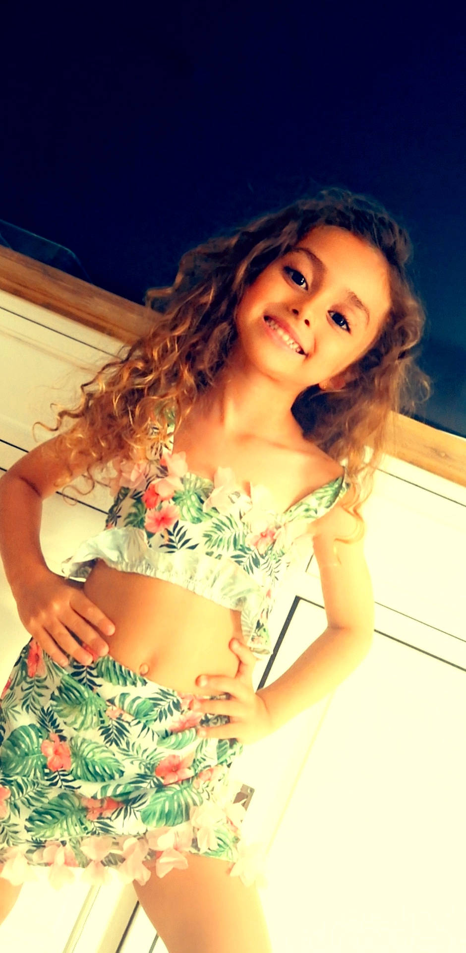 Melyna participe au concours pour gagner de l'argent avec cette photo : abdomen, black_hair, chest, eye, fashion, fashion_design, flash_photography, hair, happy, human_leg, joint, joy, long_hair, navel, person, shoulder, skin, smile, stomach, thigh