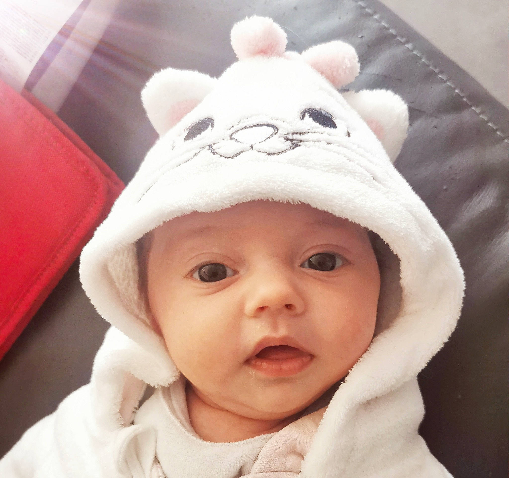 Maëly participe au concours pour gagner de l'argent avec cette photo : baby, cap, cheek, chin, comfort, eye, eyebrow, eyelash, face, happy, head, headwear, lip, mouth, nose, person, product, skin, sleeve, smile