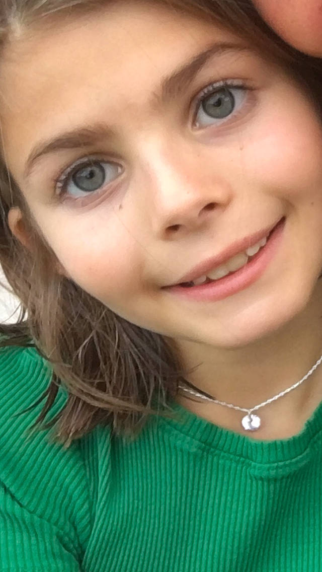 Cassandra participe au concours pour gagner de l'argent avec cette photo : cheek, chin, eye, eyebrow, eyelash, face, facial_expression, forehead, hair, happy, head, iris, jaw, joy, lip, mouth, neck, nose, organ, person