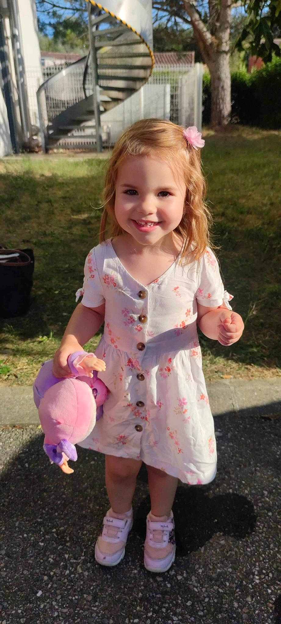 Ellie a rejoint le concours — aidez-le/la à gagner de superbes lots ! baby, baby_toddler_clothing, child, dress, fun, gesture, grass, hairstyle, happy, head, joy, magenta, pattern, person, pink, plant, recreation, skin, sleeve, smile