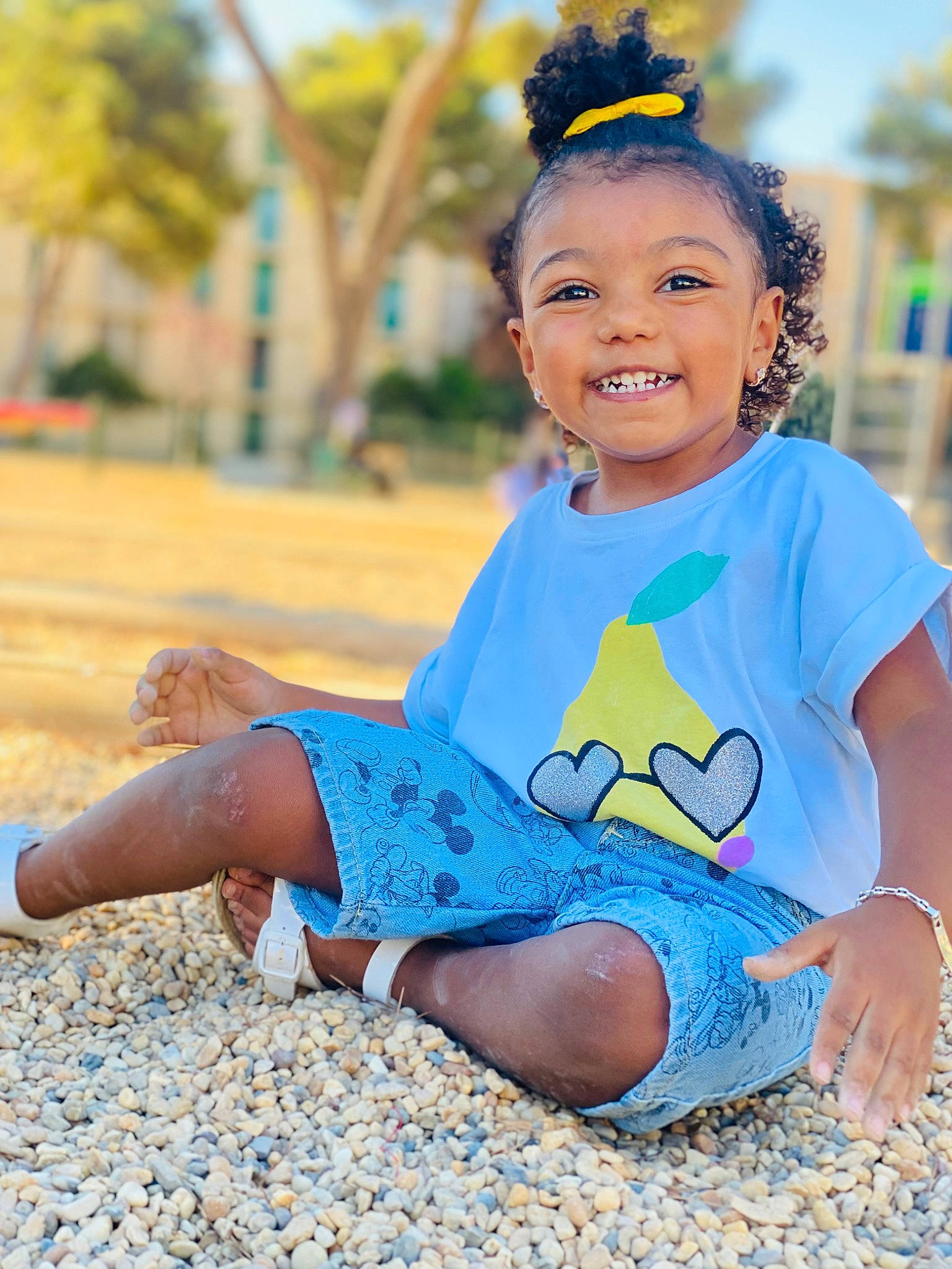 Syannah participe au concours pour gagner de l'argent avec cette photo : arm, azure, baby_toddler_clothing, blue, clothing, dress, face, fashion, fun, hairstyle, happy, joy, leg, leisure, people_in_nature, person, smile, summer, t_shirt, toddler