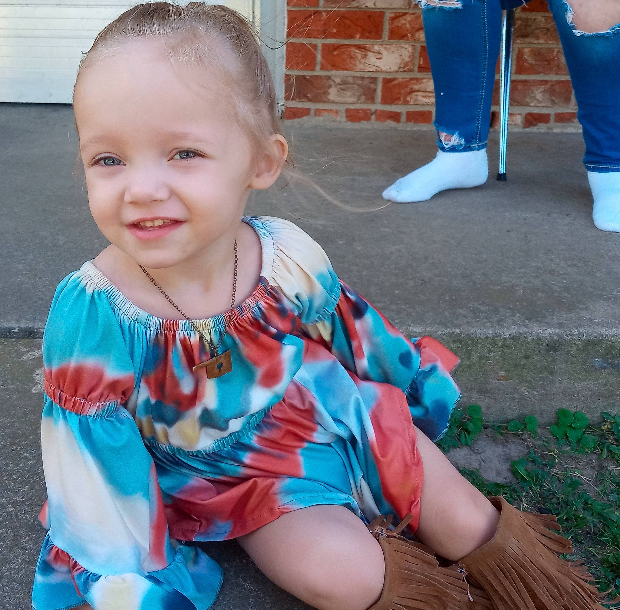 Koda is registered to the contest to win money with this photo: baby_toddler_clothing, blue, dress, electric_blue, eye, fun, grass, happy, head, human_leg, iris, joy, leisure, person, recreation, skin, sleeve, smile, standing, t_shirt