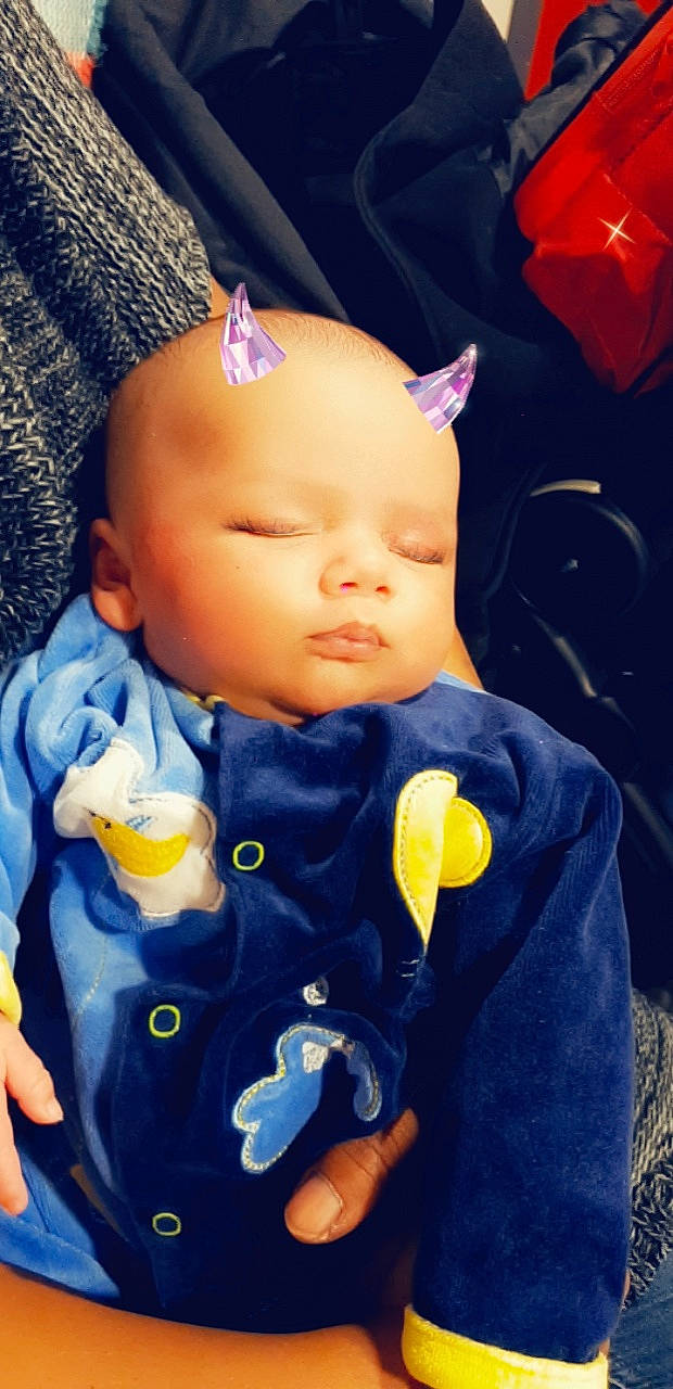 Hayden participe au concours pour gagner de l'argent avec cette photo : blue, boy, child, cool, day, eye, fun, girl, head, infant, person, play, product, skin, smile, toddler, yellow