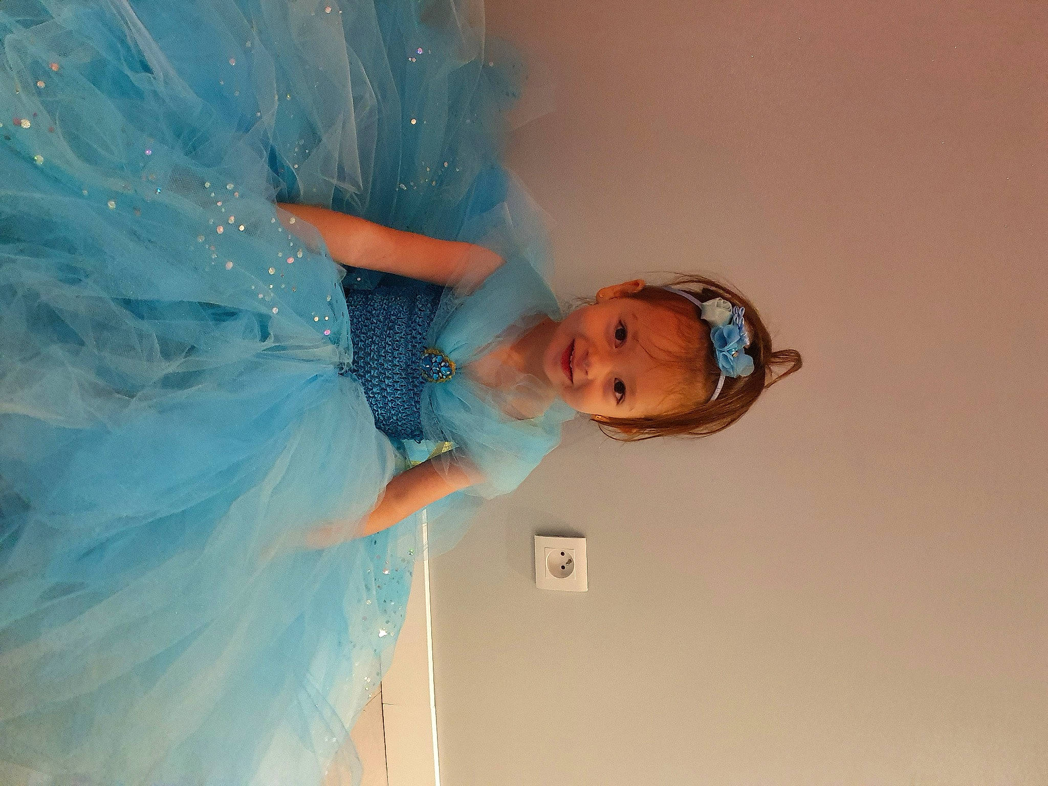 Oli participe au concours pour gagner de l'argent avec cette photo : blue, child, costume, fun, headgear, joy, leisure, person, photography, recreation, room, smile, turquoise