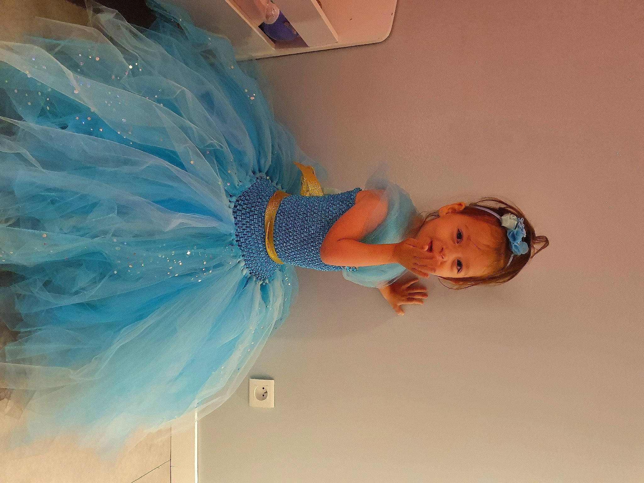 Oli participe au concours pour gagner de l'argent avec cette photo : blue, child, costume, fun, person, smile, toddler, turquoise