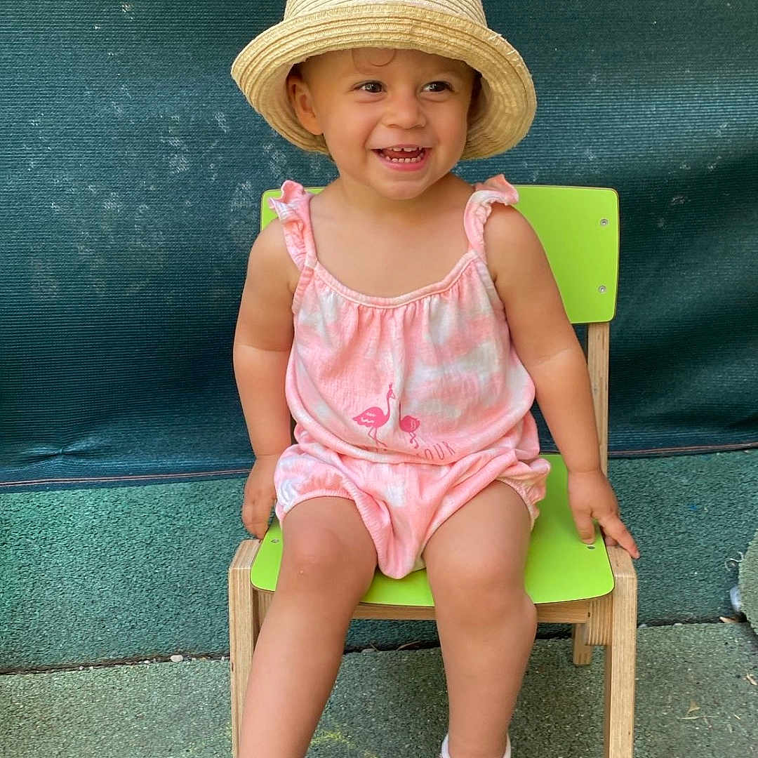 Elena a rejoint le concours — aidez-le/la à gagner de superbes lots ! chair, child, clothing, face, female, footwear, furniture, girl, hat, head, person, photography, portrait, sandal, shoe, shorts, sitting, sneaker, summer, sunhat