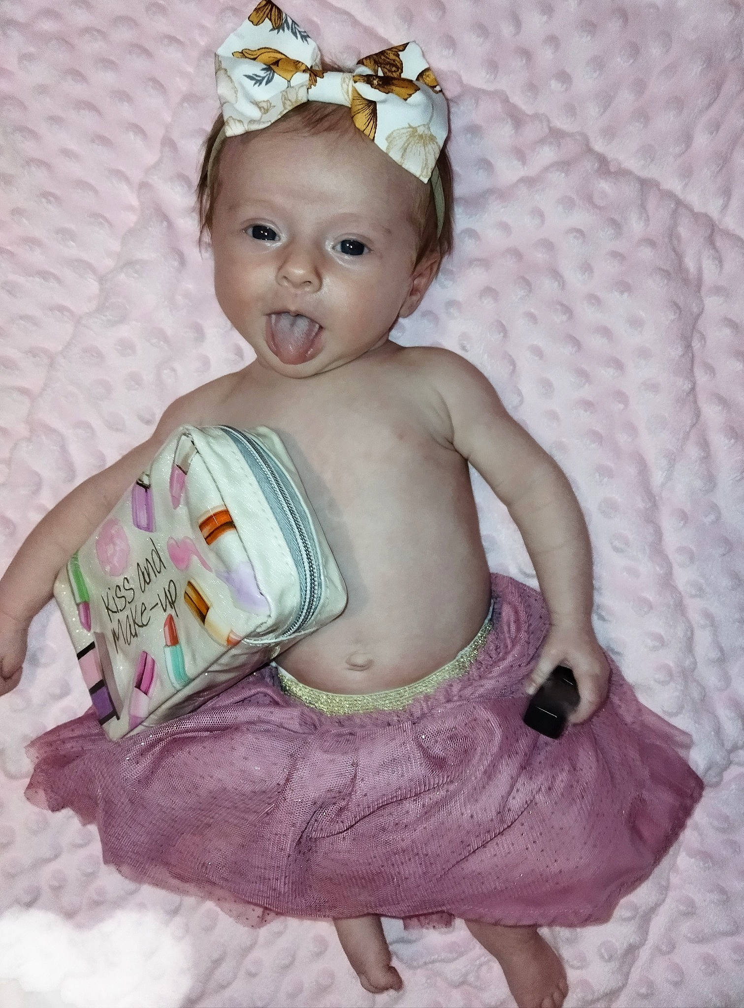 Elina participe au concours pour gagner de l'argent avec cette photo : baby, baby_products, baby_toddler_clothing, child, facial_expression, finger, happy, headband, headgear, headpiece, iris, jewellery, pattern, person, pink, purple, skin, sleeve, tiara, toddler