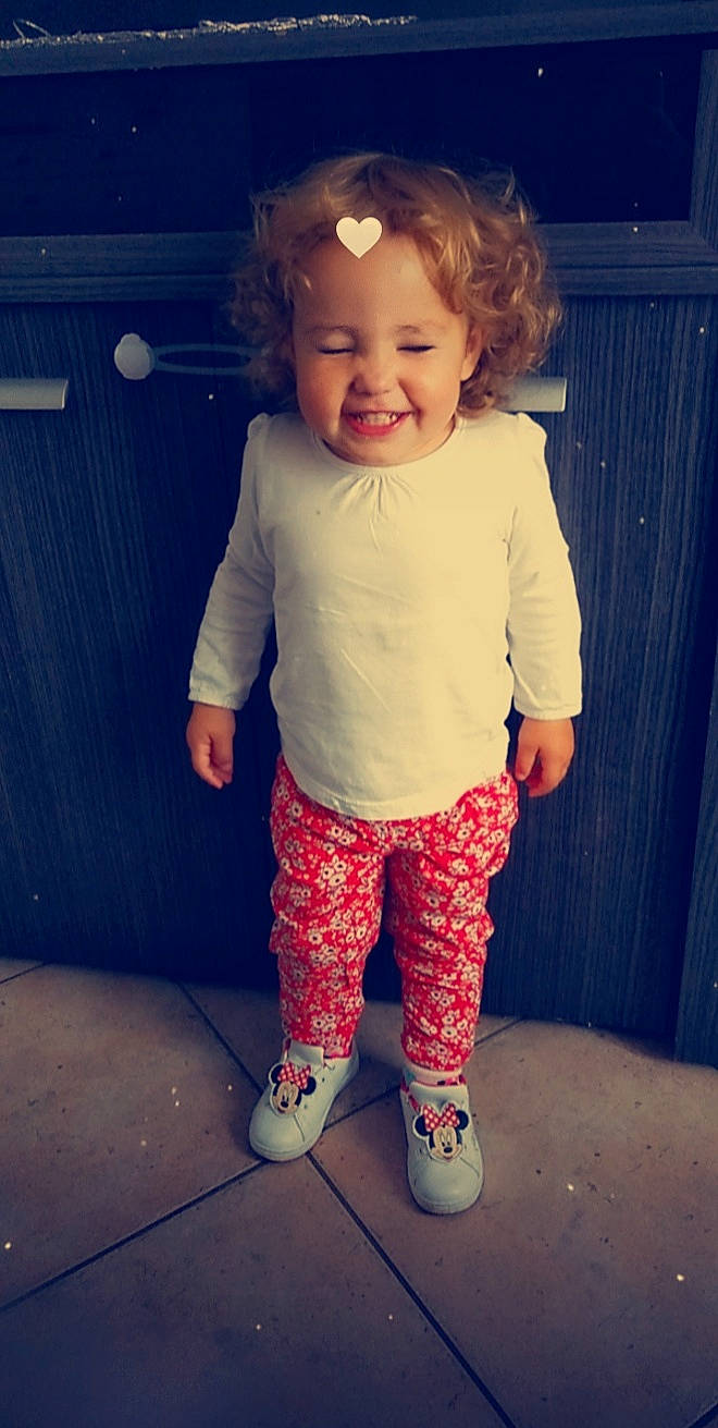 Camille a rejoint le concours — aidez-le/la à gagner de superbes lots ! baby_toddler_clothing, cheek, child, cool, fun, happy, head, joy, leggings, person, play, shoe, skin, sleeve, smile, sportswear, standing, t_shirt, toddler