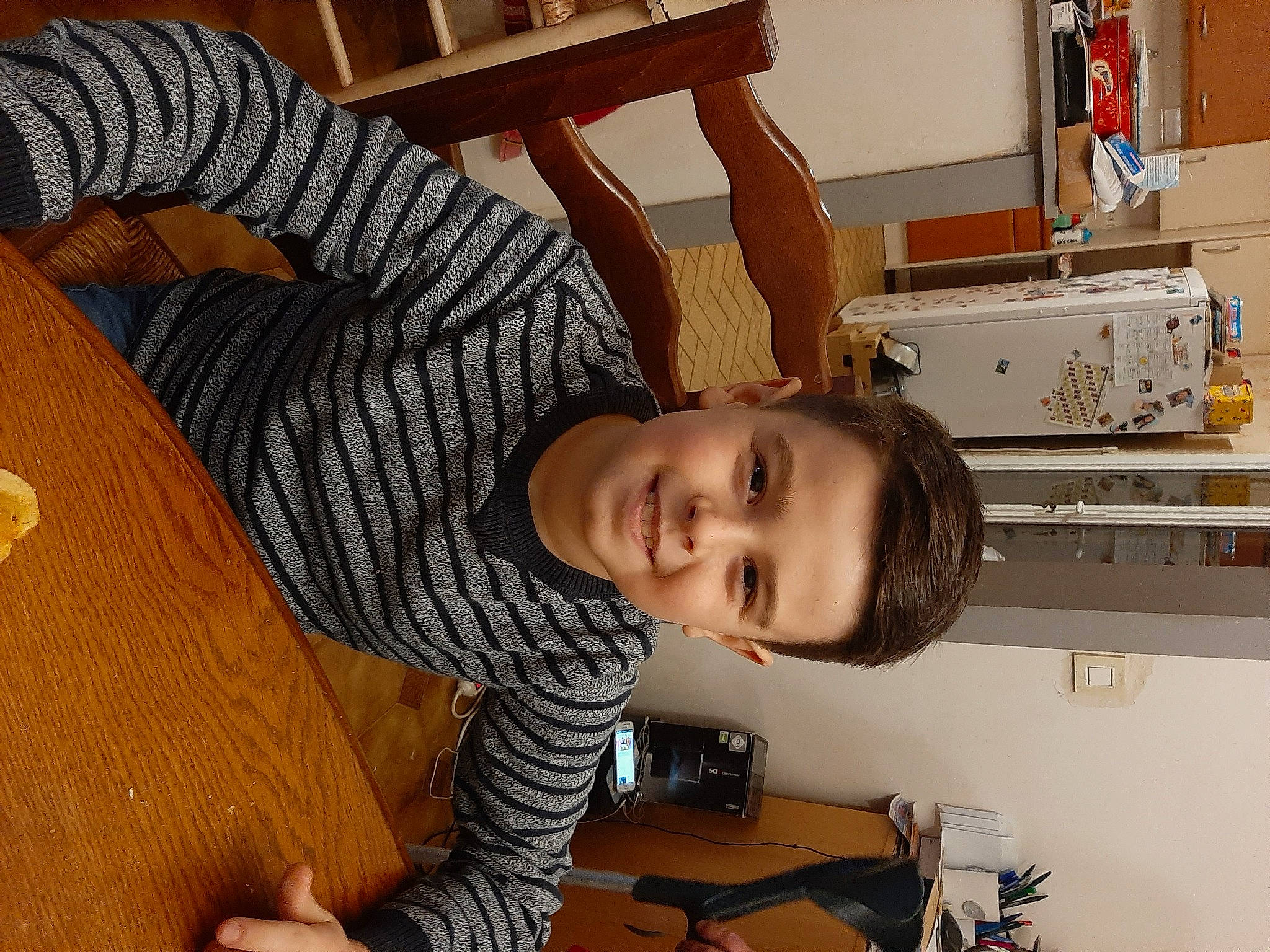 Nolan a rejoint le concours — aidez-le/la à gagner de superbes lots ! joy, machine, person, sweater