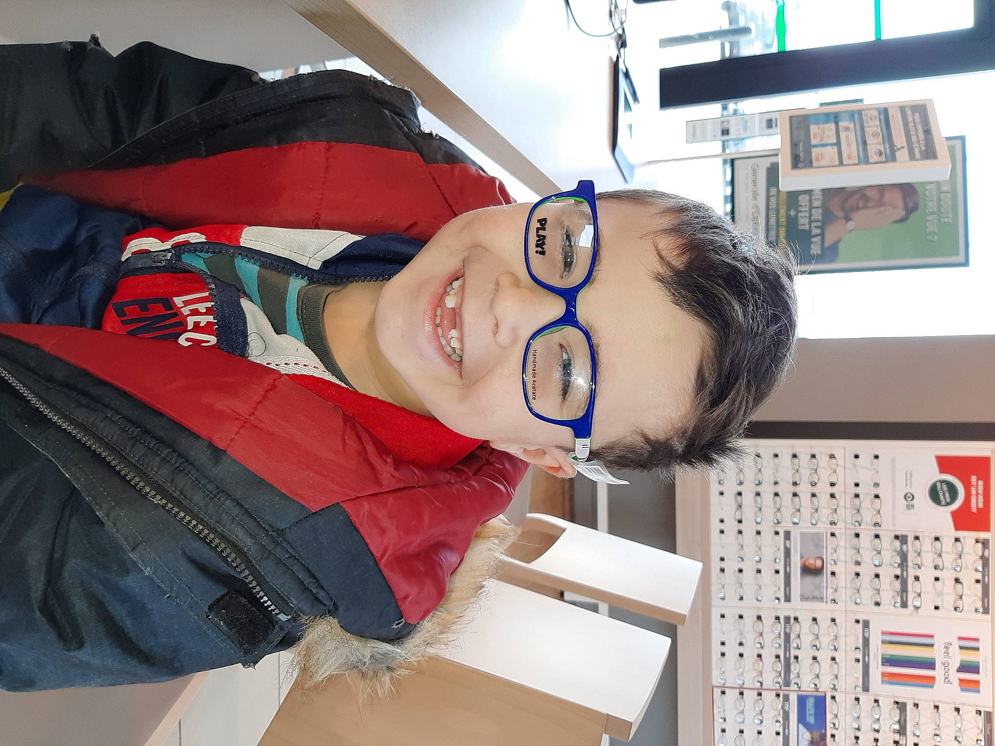 Mael participe au concours pour gagner de l'argent avec cette photo : glasses, joy, person