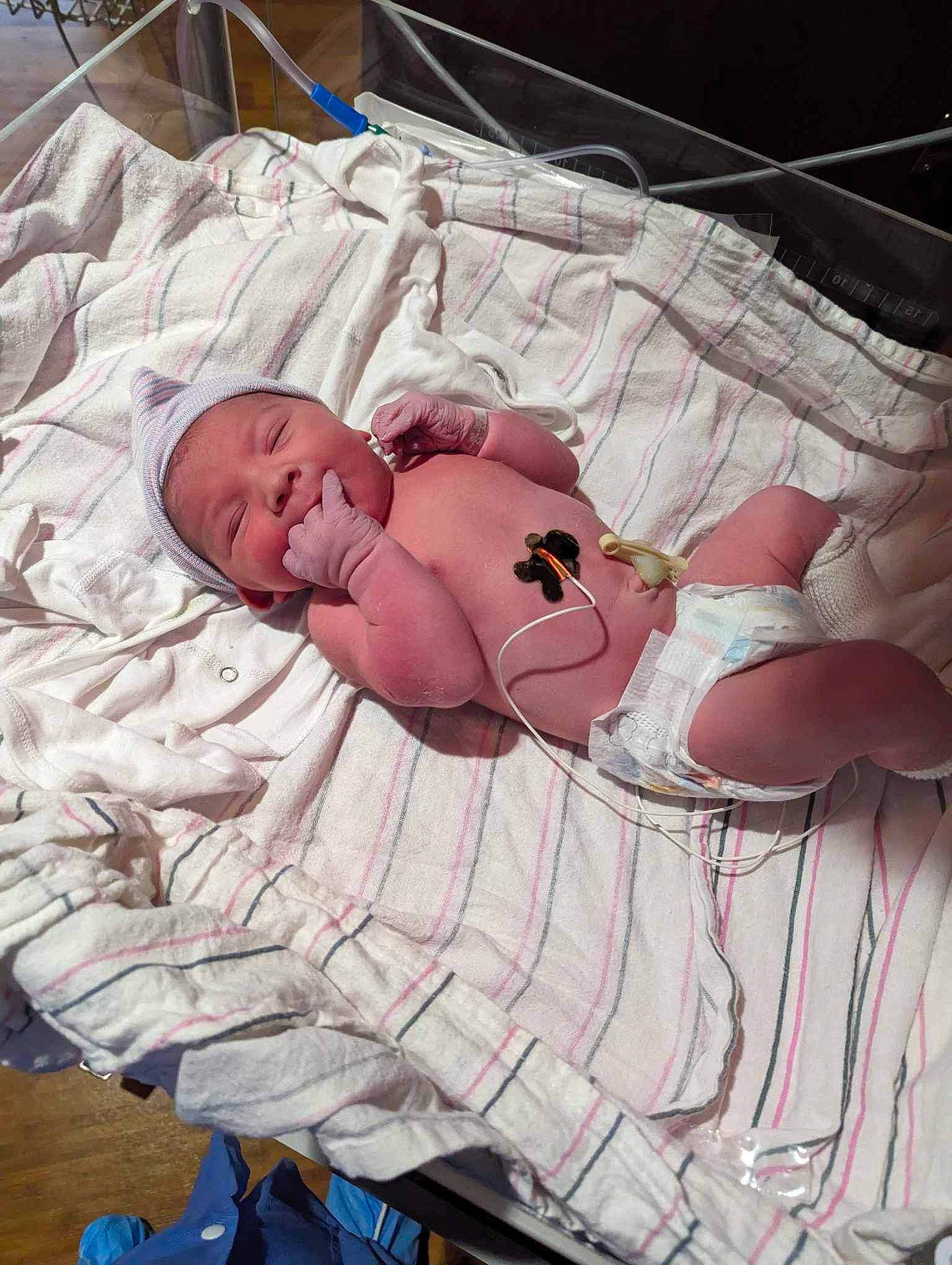 Nico is registered to the contest to win money with this photo: abdomen, baby, baby_products, baby_safety, baby_sleeping, baby_toddler_clothing, bed, bedding, bedtime, child, comfort, flesh, infant_bed, linens, mouth, nap, person, pink, room, textile