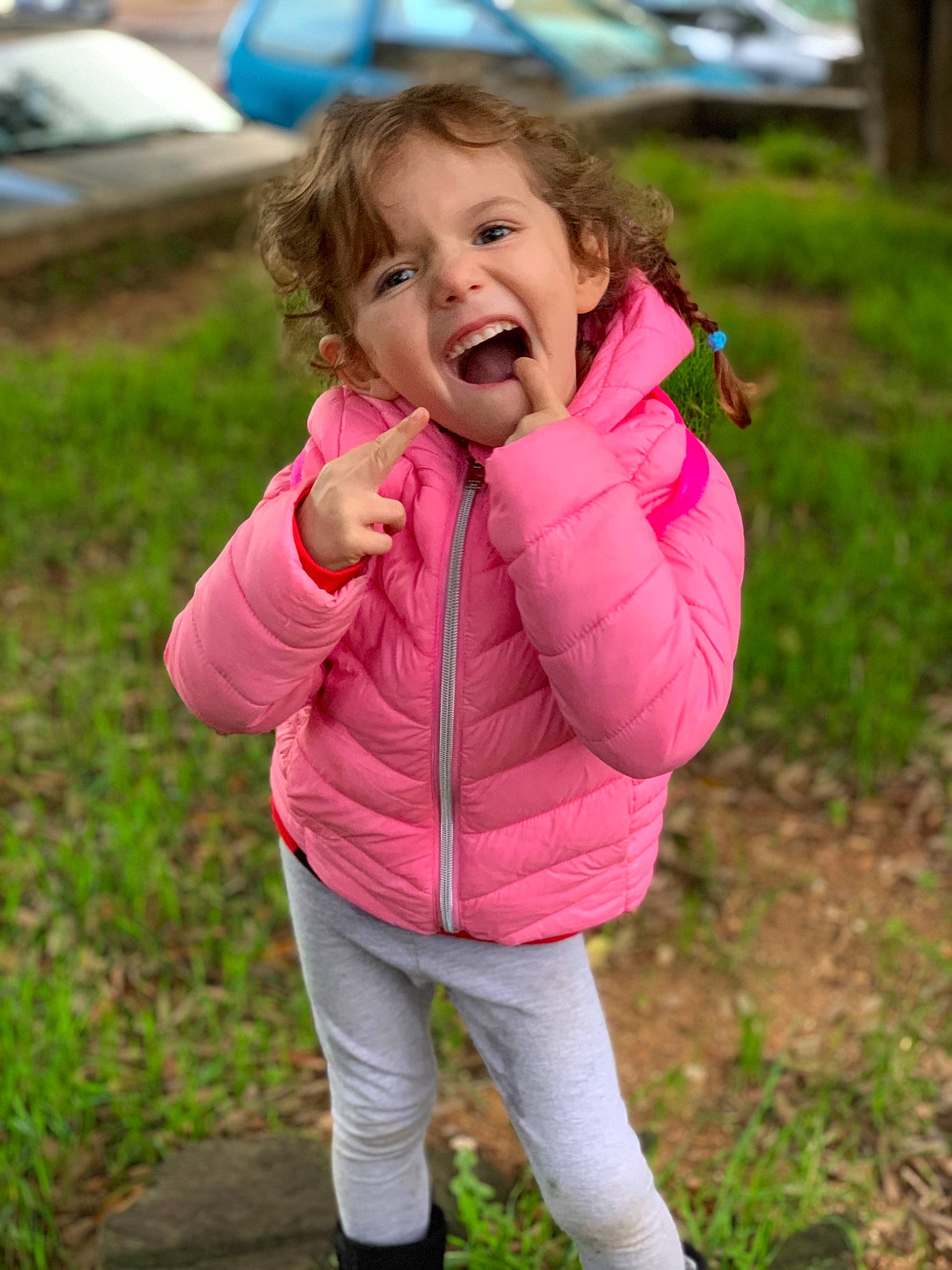 Mawen-jessica a rejoint le concours — aidez-le/la à gagner de superbes lots ! child, facial_expression, fun, grass, happy, laugh, leisure, mouth, nose, outerwear, person, pink, plant, play, smile, toddler, tongue