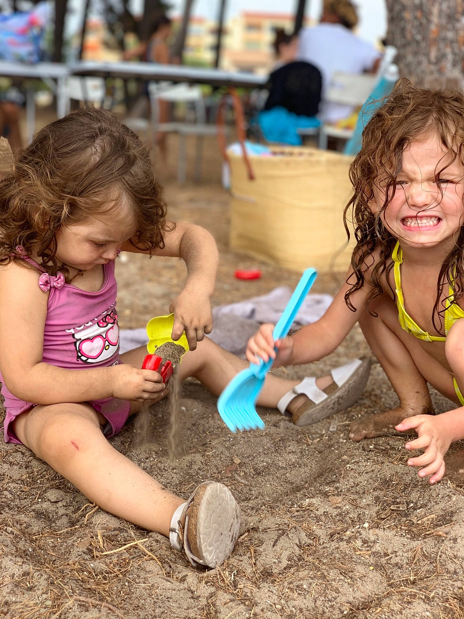 Mawen-jessica participe au concours pour gagner de l'argent avec cette photo : child, fun, joy, person, play, sand, soil, toddler, vacation