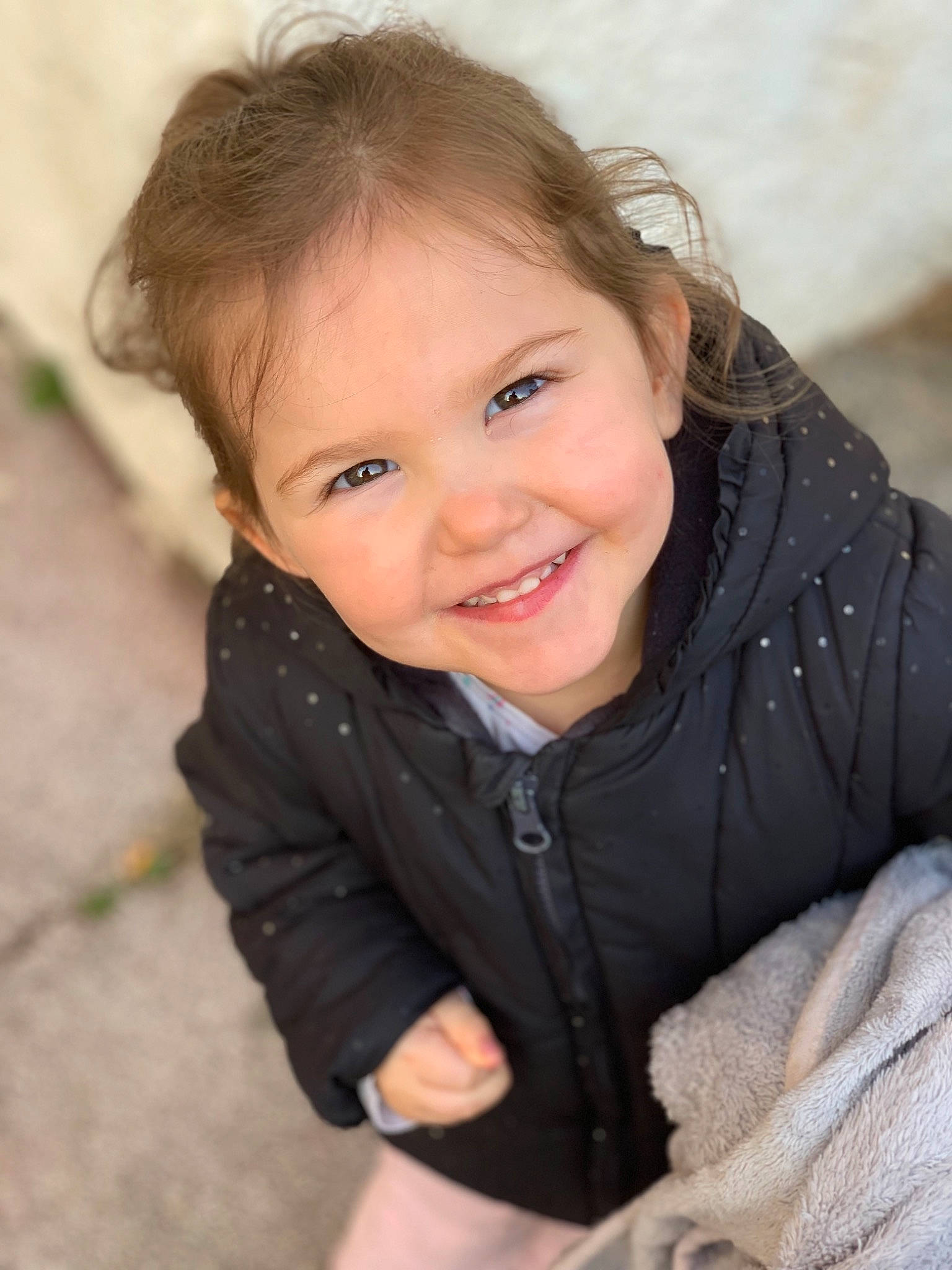 Ywenn a rejoint le concours — aidez-le/la à gagner de superbes lots ! baby, beauty, blond, cheek, child, chin, eye, face, facial_expression, head, iris, joy, lip, nose, organ, people, person, photograph, sitting, skin