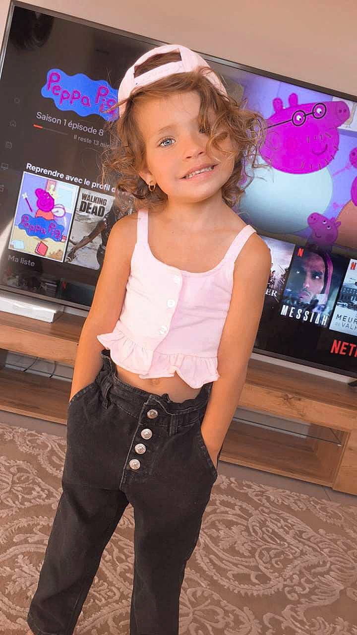 Kaëte-ly a rejoint le concours — aidez-le/la à gagner de superbes lots ! child, child_model, clothing, joy, person, toddler