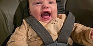Raphaël participe au concours pour gagner de l'argent avec cette photo : baby, child, infant, car_seat, seatbelt, onesie, smiling, happy, indoor, wooden_wall, cozy, cute, portrait, face, person, clothing, straps, baby_clothes, baby_happy, baby_laughing