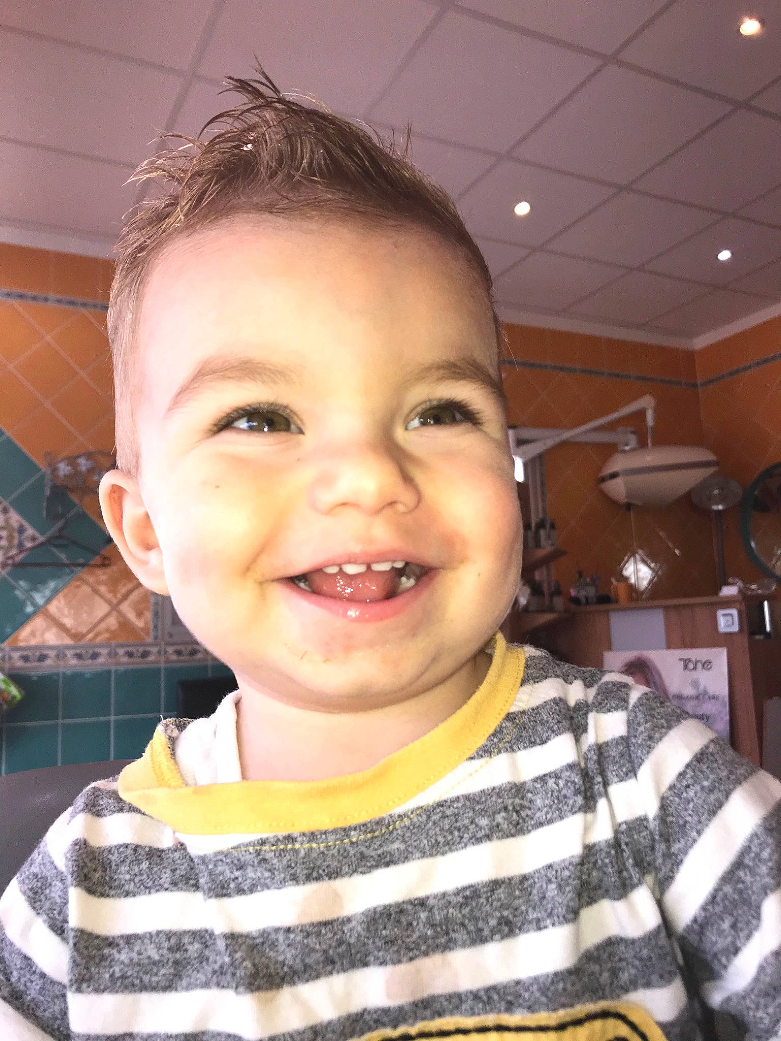 Jules participe au concours pour gagner de l'argent avec cette photo : cheek, child, chin, eyebrow, face, facial_expression, forehead, hair, hairstyle, happy, head, jaw, joy, laugh, lip, mouth, nose, organ, person, smile