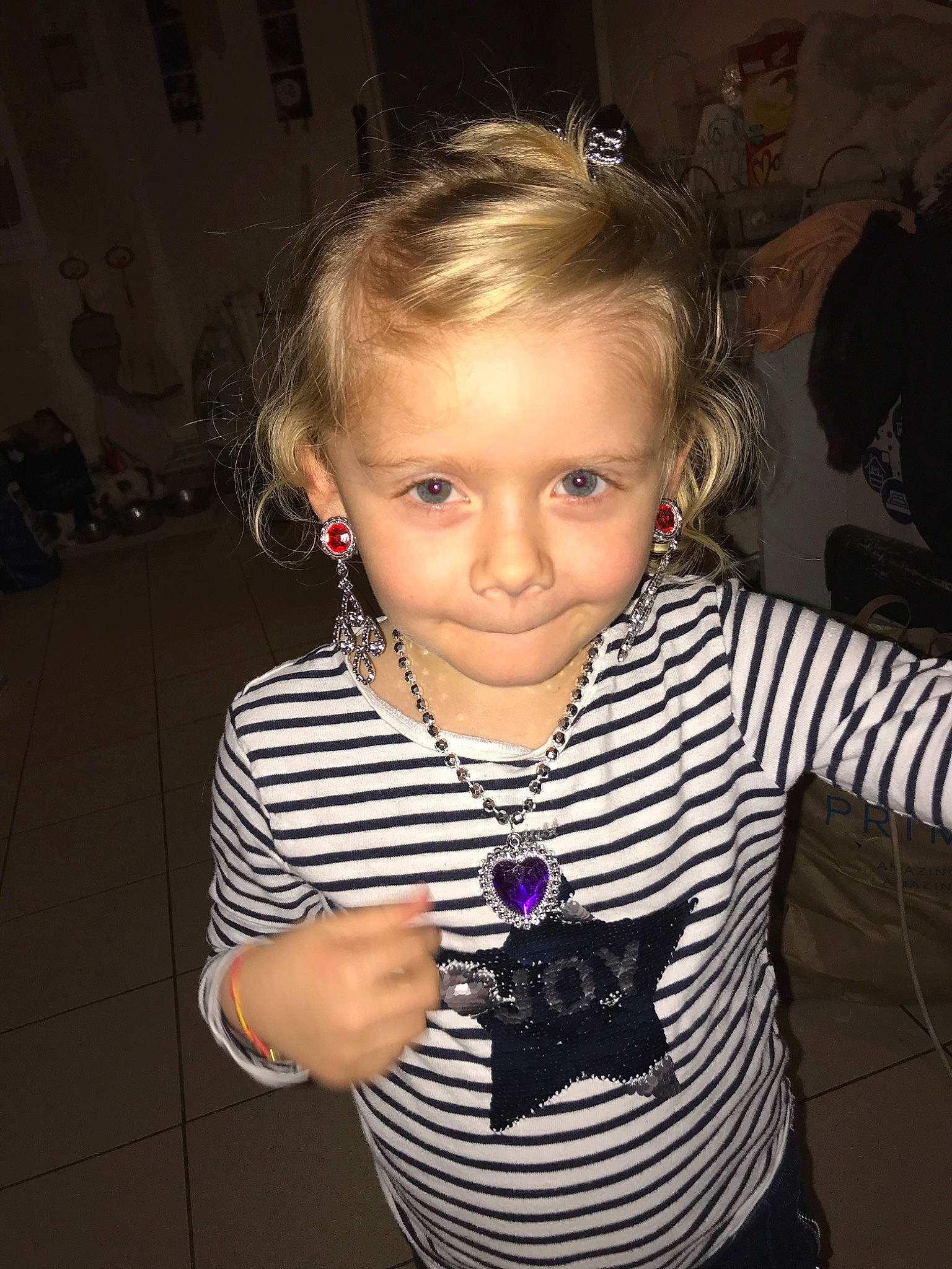 émilie a rejoint le concours — aidez-le/la à gagner de superbes lots ! cheek, child, ear, face, fashion_accessory, fun, hair, hairstyle, head, neck, person, smile, toddler