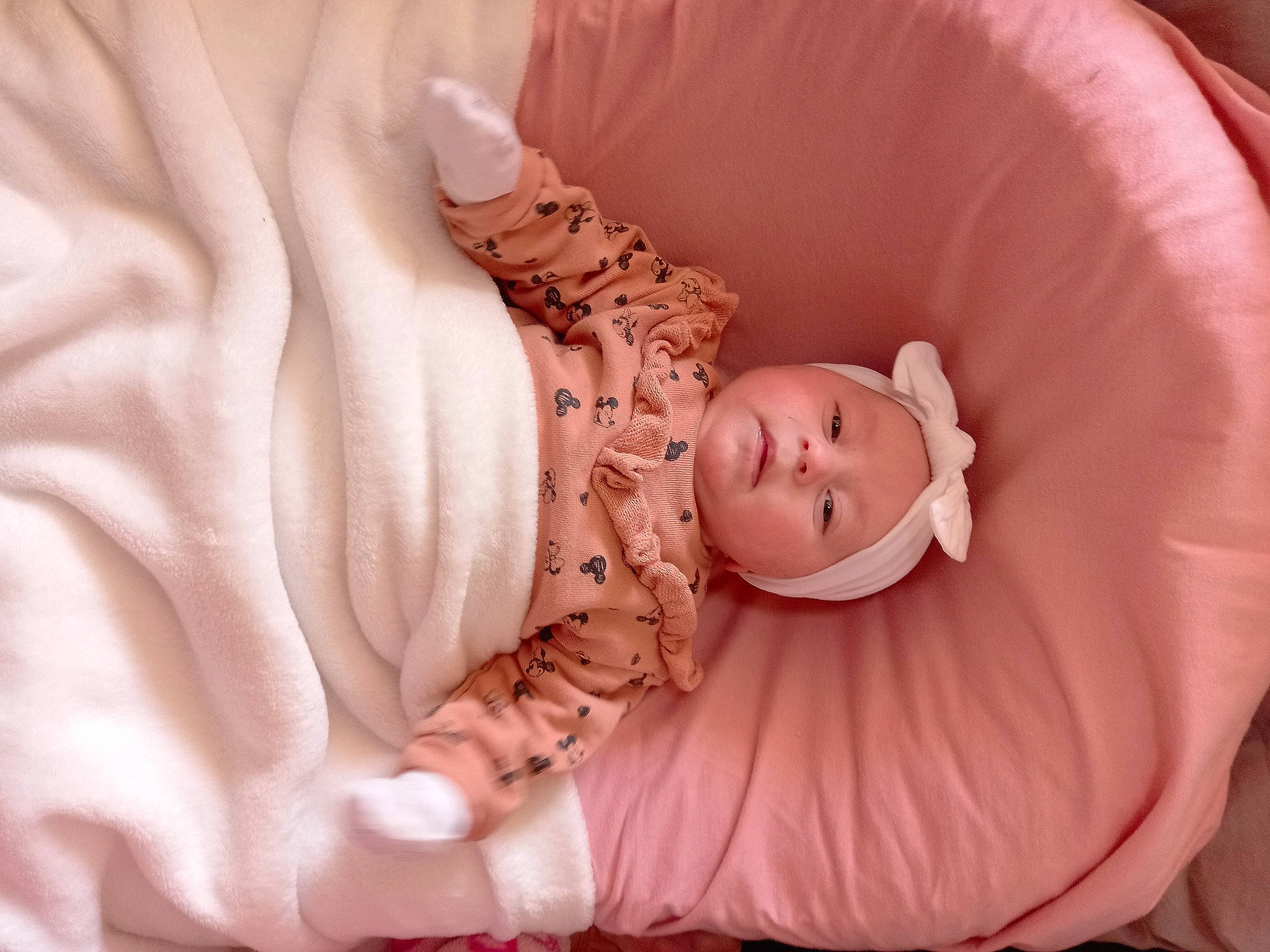 Sofia a rejoint le concours — aidez-le/la à gagner de superbes lots ! arm, baby, baby_sleeping, baby_toddler_clothing, comfort, dress, ear, eye, gesture, hand, head, headwear, human_body, leg, linens, neck, peach, person, pink, skin