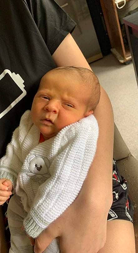 Tiago participe au concours pour gagner de l'argent avec cette photo : baby, baby_sleeping, baby_toddler_clothing, cheek, chest, child, chin, comfort, elbow, eyebrow, finger, joint, linens, mouth, neck, person, skin, sleeve, thigh, thumb