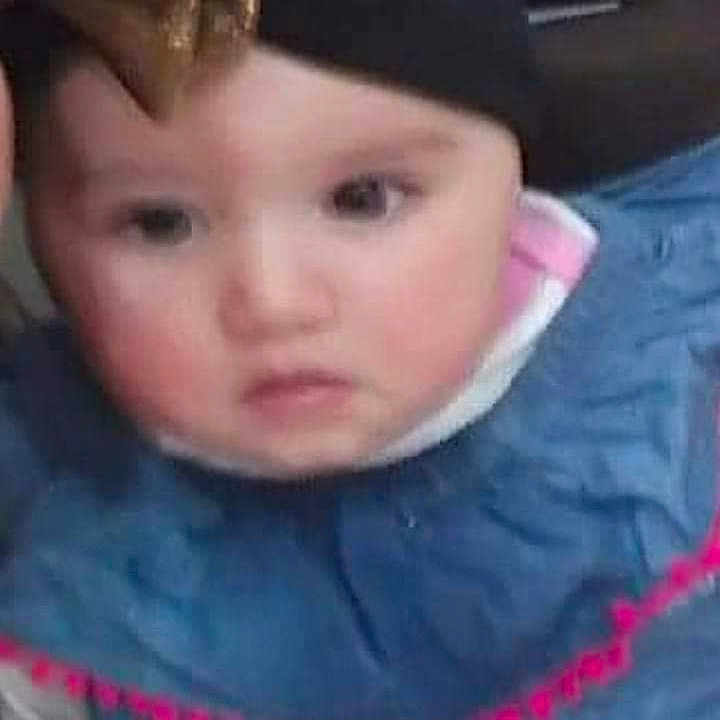 Dilara a rejoint le concours — aidez-le/la à gagner de superbes lots ! baby, bonnet, cap, clothing, coat, face, frown, hat, head, hood, jacket, lifejacket, people, person, photography, portrait, sad, selfie, spitting, vest