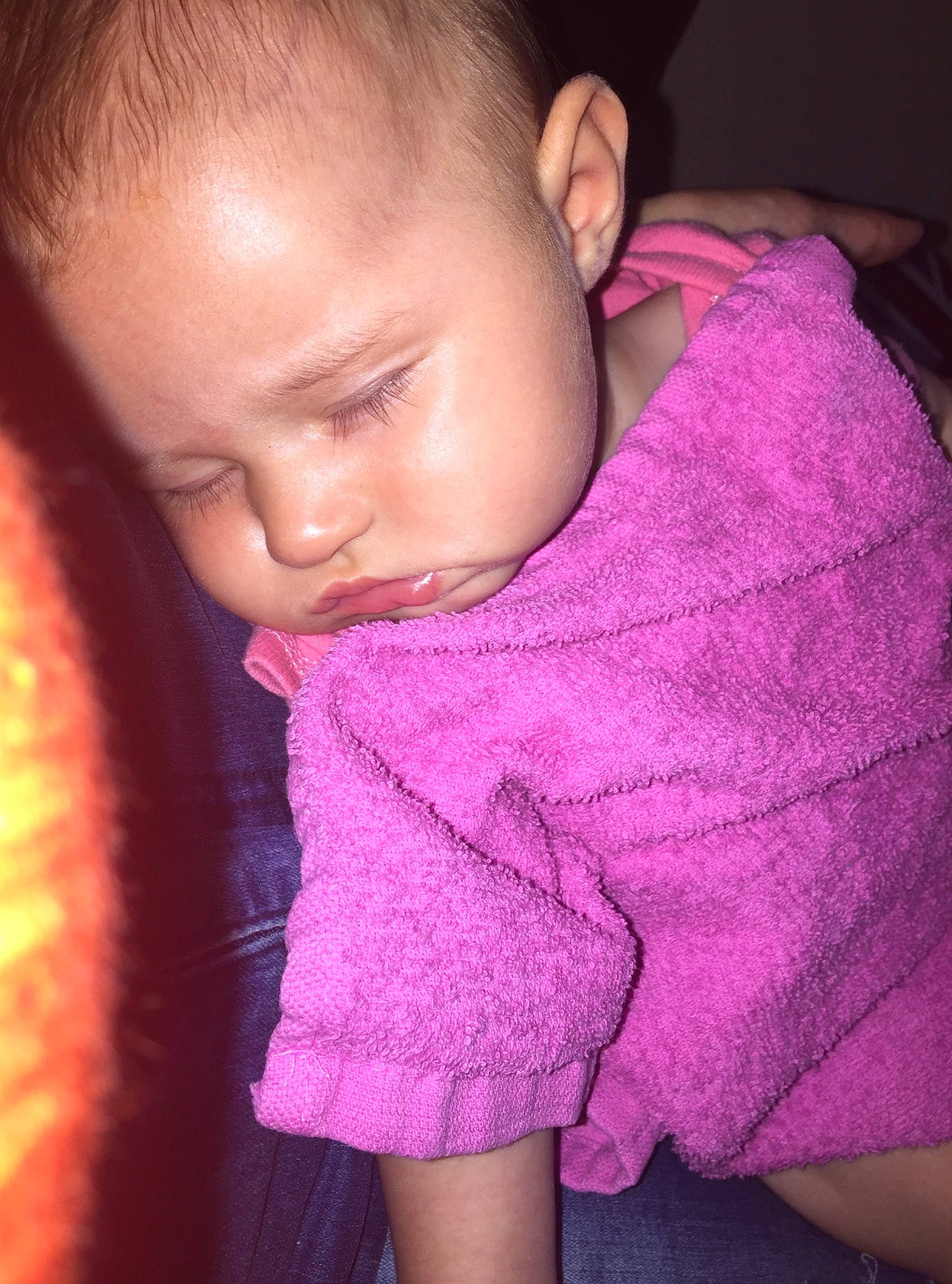 Ylianna a rejoint le concours — aidez-le/la à gagner de superbes lots ! arm, baby, cheek, child, ear, eye, face, forehead, head, joint, lip, mouth, neck, nose, person, pink, purple, skin, sleep, textile