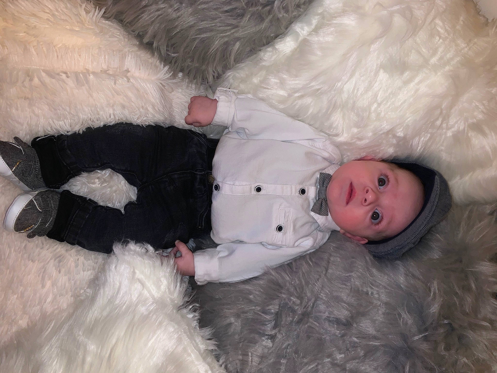 Thiago a rejoint le concours — aidez-le/la à gagner de superbes lots ! baby, baby_toddler_clothing, child, comfort, costume, freezing, fur, fur_clothing, hat, headgear, natural_material, person, sleeve, textile, toddler, winter