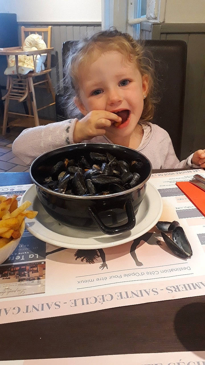 Cléa participe au concours pour gagner de l'argent avec cette photo : bivalve, comfort_food, cuisine, dish, food, ingredient, mussel, person, seafood