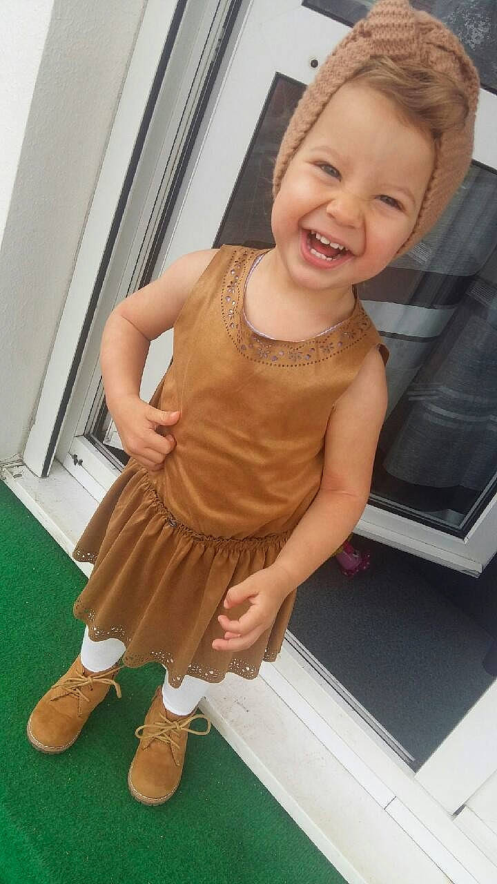 Elyanna participe au concours pour gagner de l'argent avec cette photo : abdomen, arm, child, child_model, day, finger, flooring, girl, hand, human_hair_color, joy, leg, product, shoulder, sitting, skin, smile, standing, textile, toddler