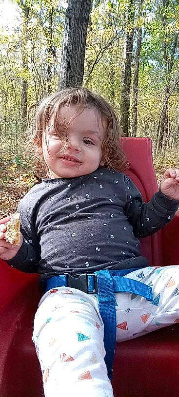 Lukah is registered to the contest to win money with this photo: baby_toddler_clothing, blond, child, face, facial_expression, fun, grass, hair, hand, happy, head, leaf, leisure, pattern, people_in_nature, person, plant, sleeve, smile, toddler