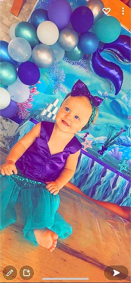 Shelby participe au concours pour gagner de l'argent avec cette photo : aqua, art, azure, baby_toddler_clothing, balloon, beauty, blue, electric_blue, event, face, facial_expression, fun, happy, joy, magenta, party_supply, person, pink, purple, smile