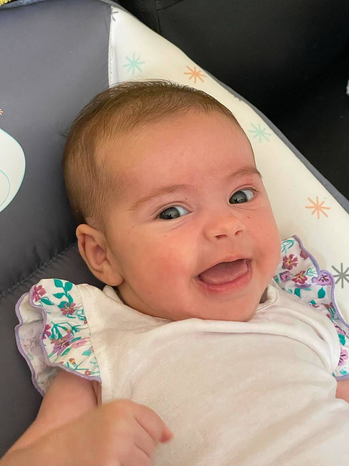 Alba participe au concours pour gagner de l'argent avec cette photo : baby, baby_toddler_clothing, cheek, chin, comfort, eye, eyebrow, eyelash, finger, hairstyle, happy, head, iris, lip, mouth, nose, person, product, skin, sleeve