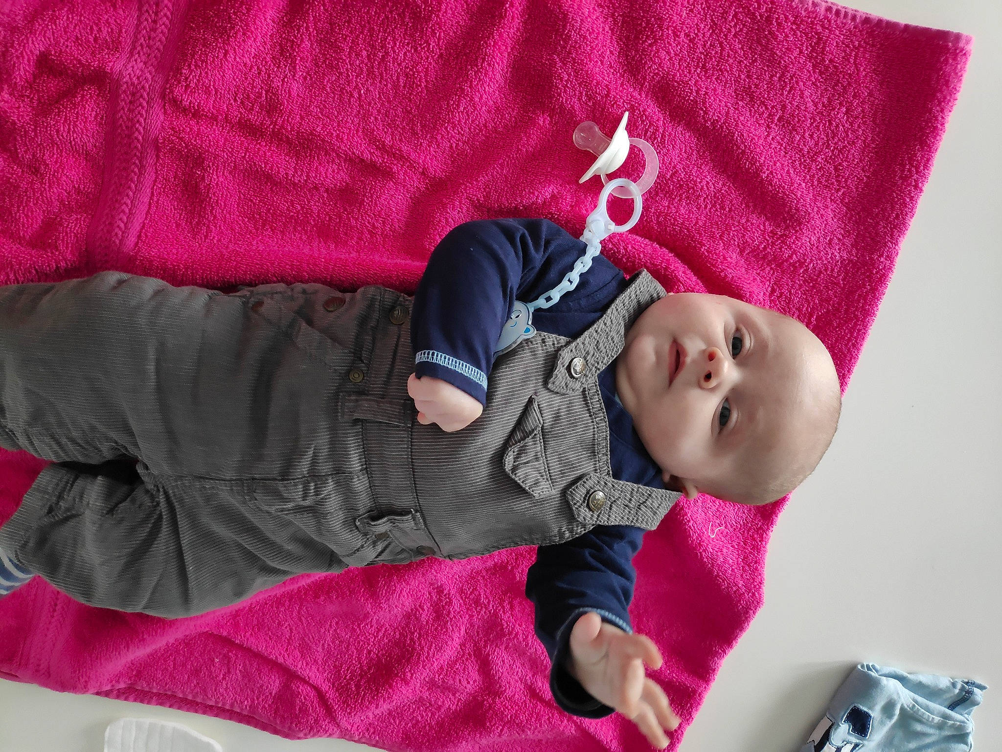 Ethan a rejoint le concours — aidez-le/la à gagner de superbes lots ! baby, child, comfort, magenta, person, pink, textile, toddler