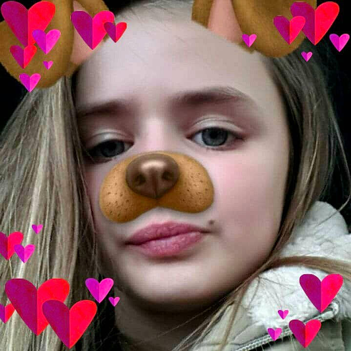 Lohanne participe au concours pour gagner de l'argent avec cette photo : brown_hair, cheek, chin, ear, eye, eyebrow, eyelash, face, forehead, girl, hair_coloring, head, lip, mouth, nose, person, pink, product, skin, smile