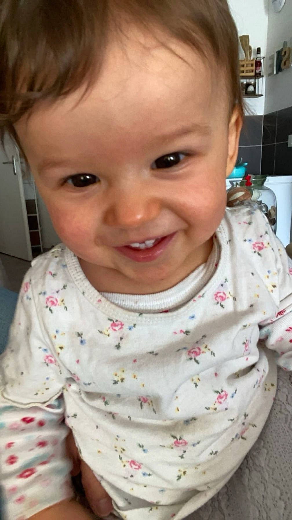 Avah participe au concours pour gagner de l'argent avec cette photo : baby_toddler_clothing, cheek, chin, ear, eye, eyebrow, eyelash, face, facial_expression, head, iris, joy, lip, mouth, neck, nose, organ, person, skin, sleeve